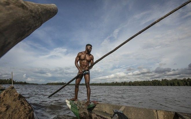S5 фото мускулистых камерунцев которые каждый день рискуют жизнью на работе