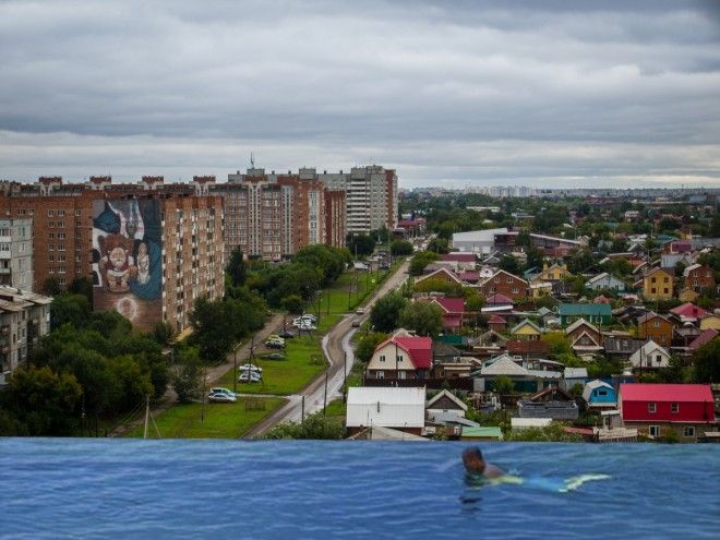 SЕсли бы в Омске были открытые бассейны с видом на город 7 угарных фото