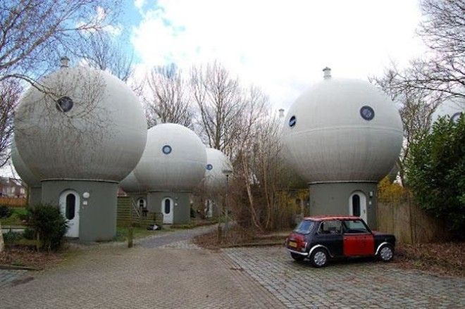 Странные шары которые на самом деле являются голландскими домами и вот что там внутри