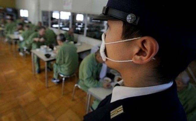 S6 суровых фото тюрьмы в Япониию
