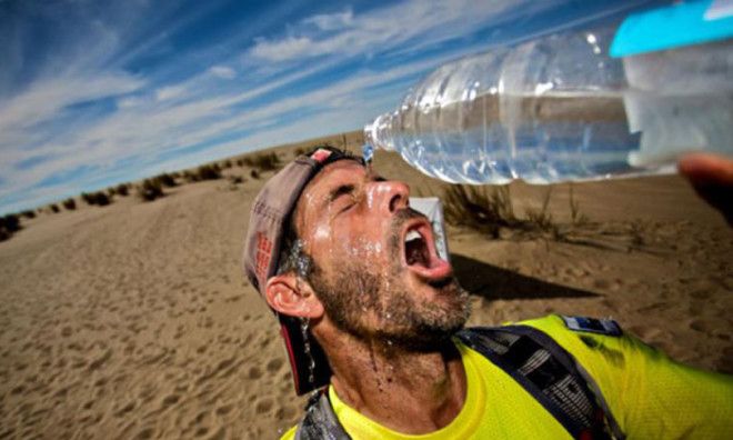 Людям у кого проблемы с сердцем лучше пить просто воду Фото runnersworldtrcom