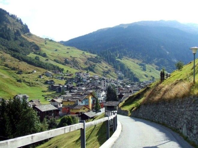 Чтобы стать жителем деревни надо выполнить ряд условий Альбинен Швейцария Фото liveinternetru