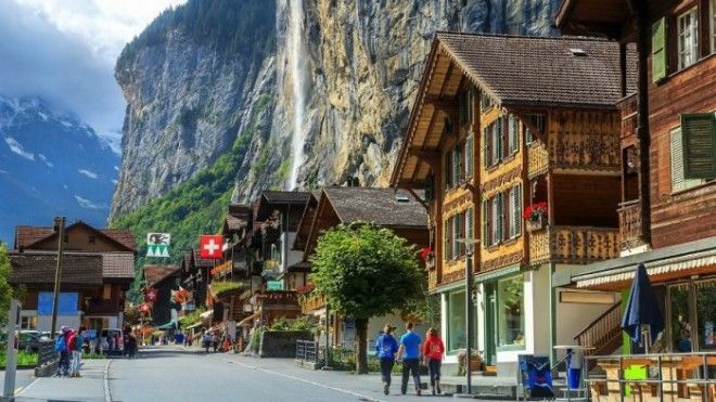 После неполной информации о дотациях в размере 70 000 в деревню потянулись толпы желающих Альбинен Швейцария Фото liveinternetru
