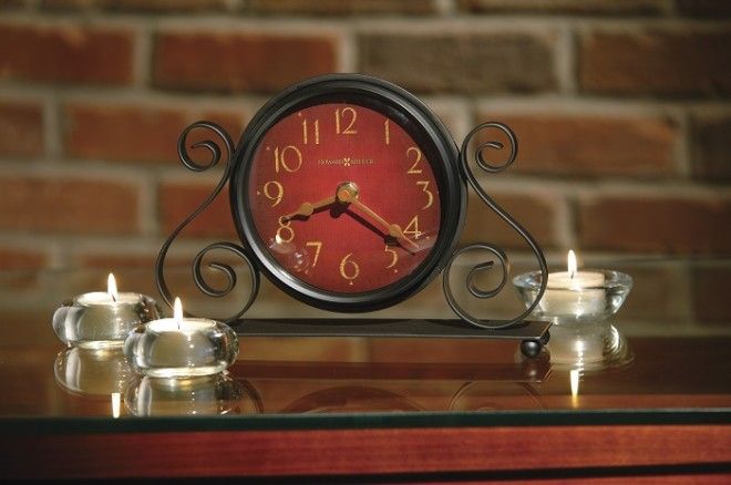 Настольные часы будут выполнять еще и декоративную функцию Фото remontsamomyru