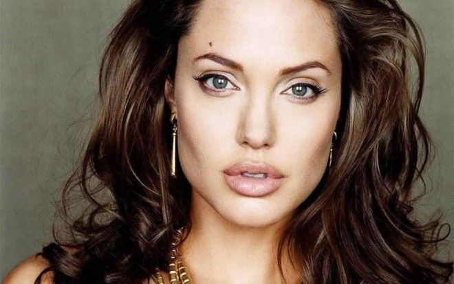 Как менялся стиль Анджелины Джоли с 1986 года.