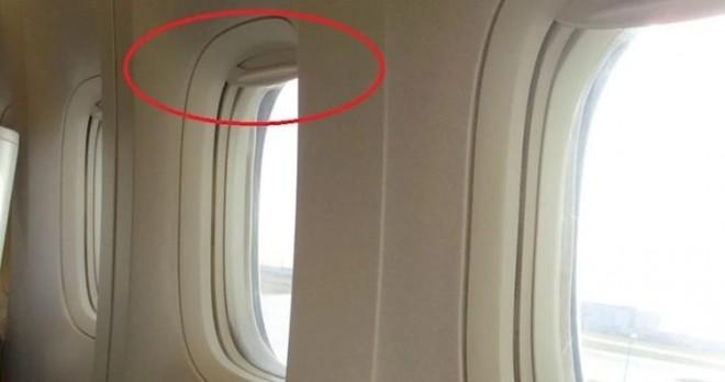 Причины, почему окна иллюминатора должны быть открыты в самолете.
