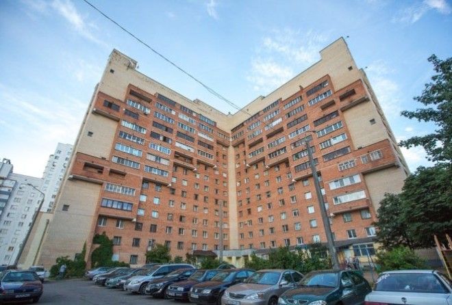 Жители этого дома в Минске не знают как правильно ответить, на каком этаже они живут.