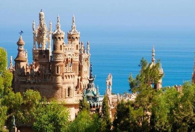 Фантастически прекрасный испанский замок!